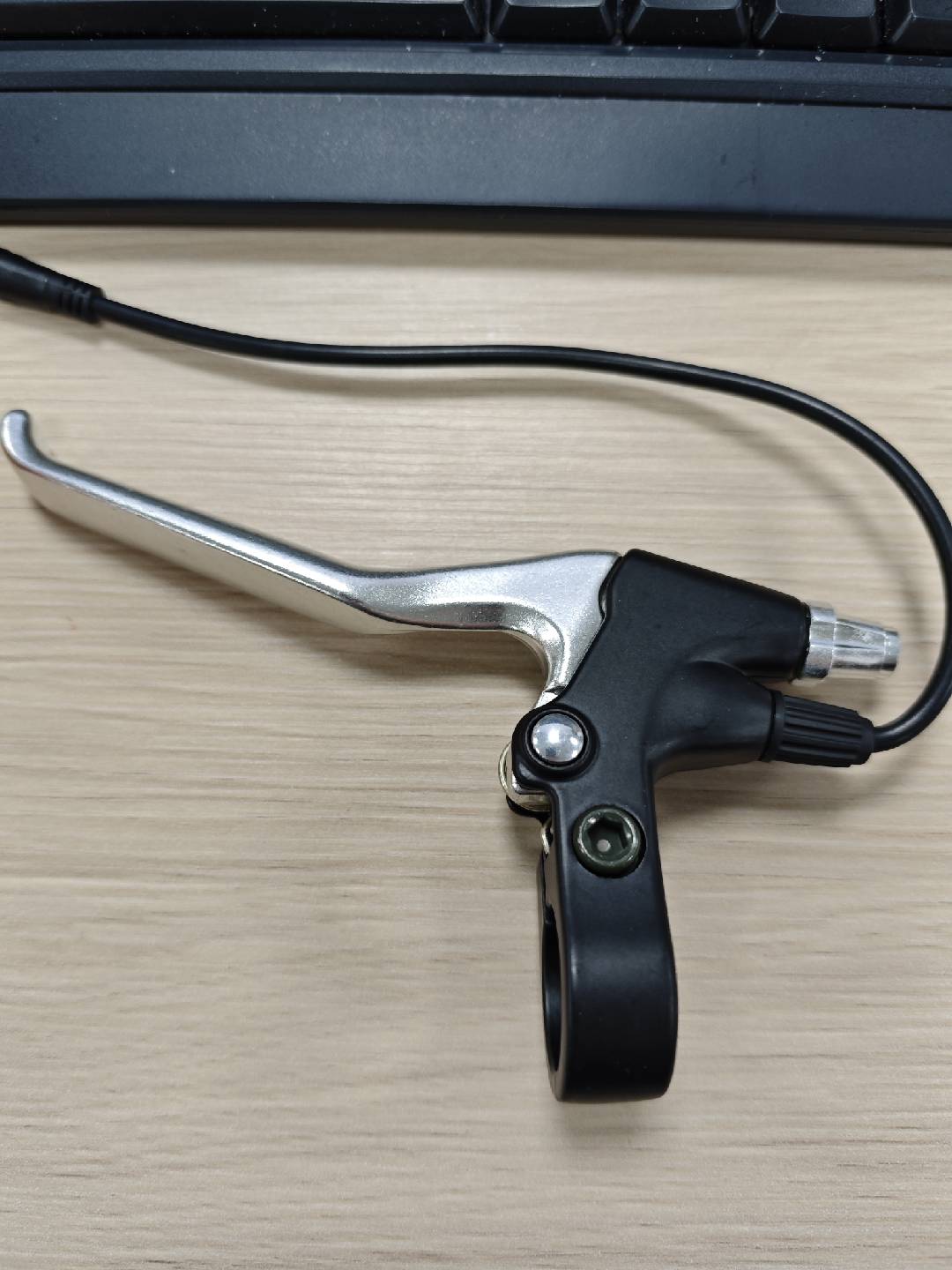 QNUT Victor Left Brake